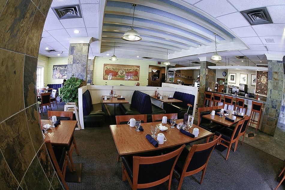Compass Point Inn - Surrey Restaurant foto